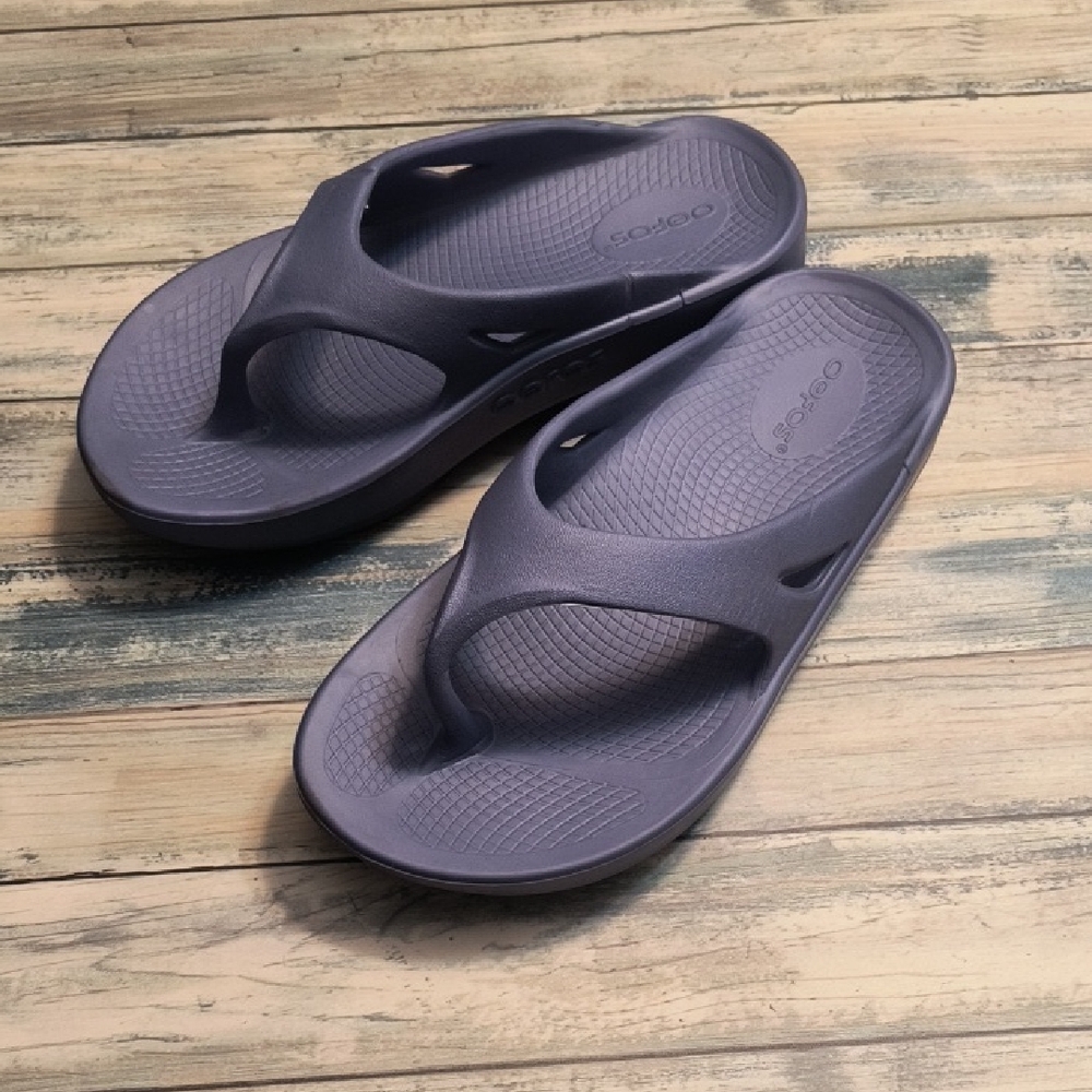 Women's Oofos Thong Sandals S 6